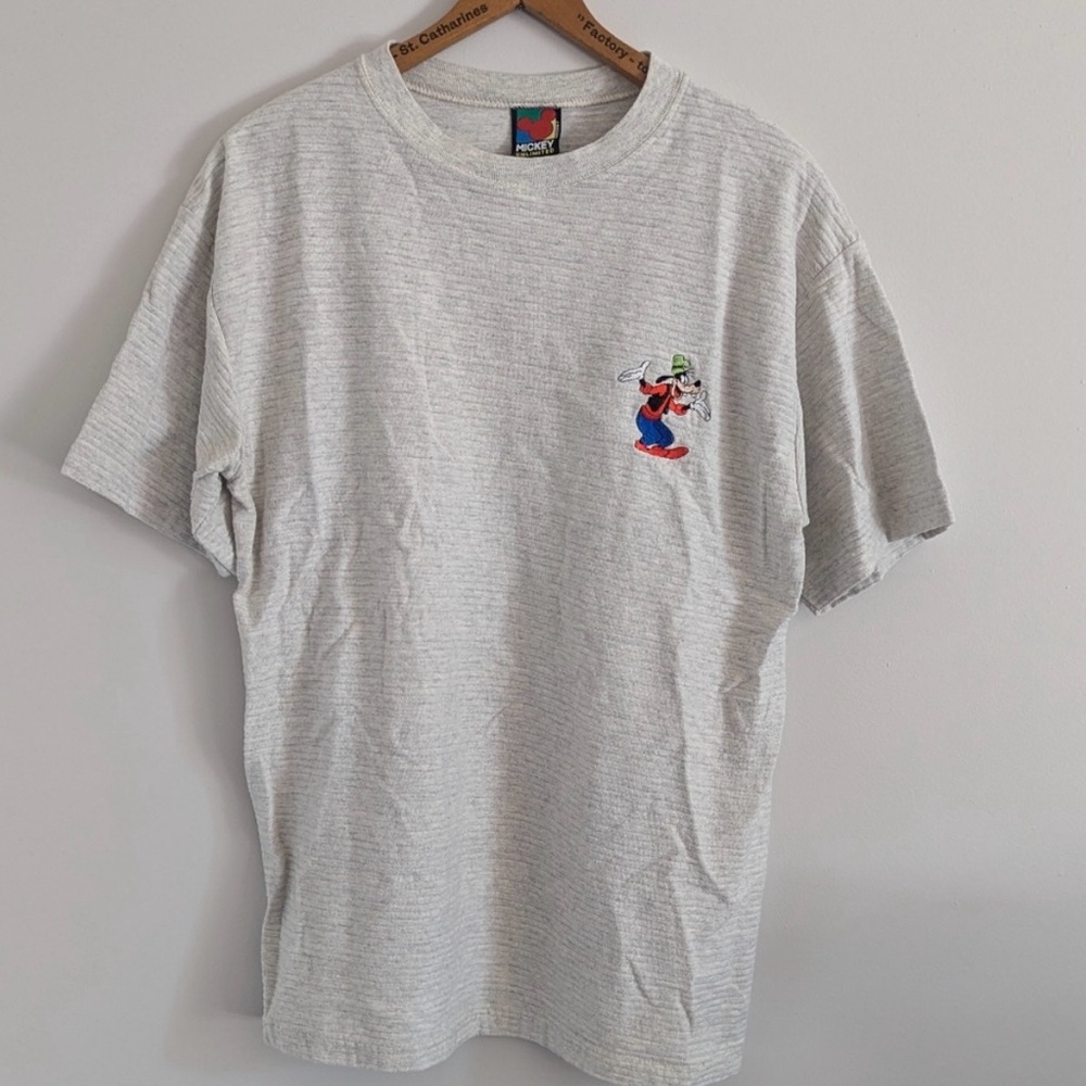 Vintage Disney Tee with Goofy Graphic Size M